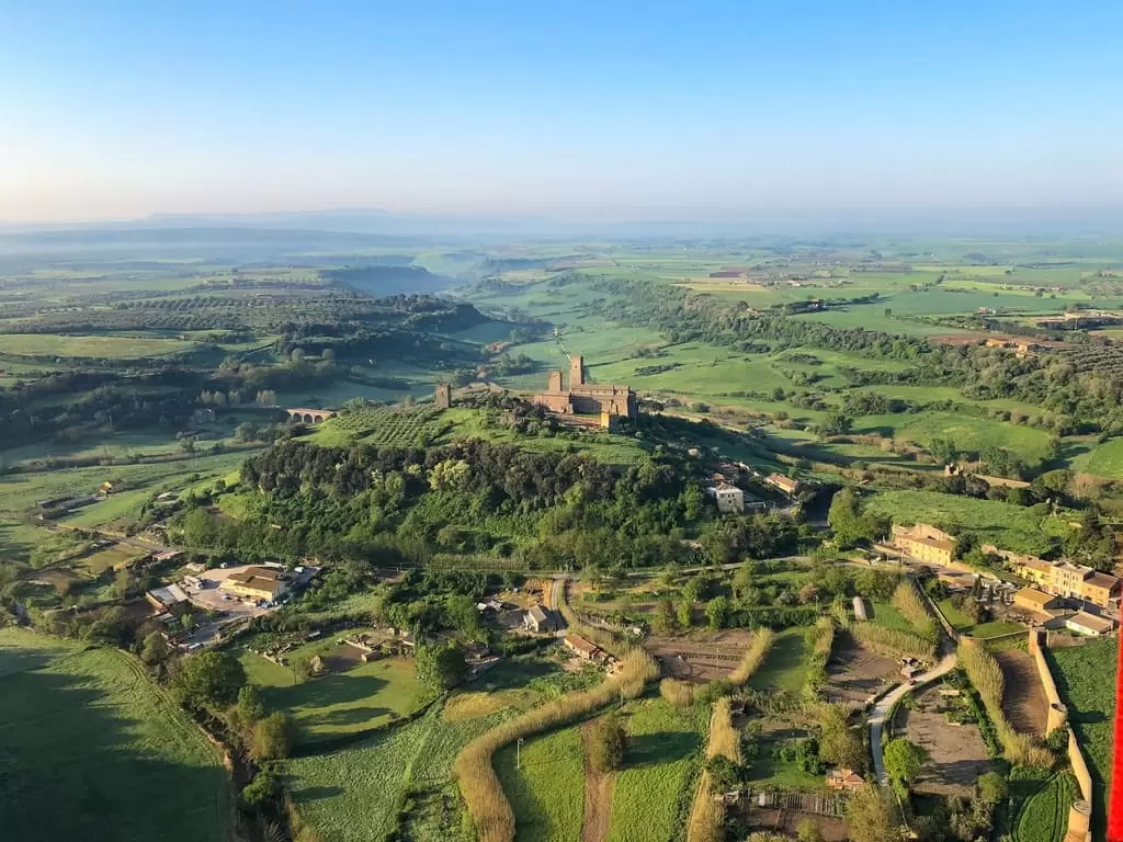 Hot air balloon flight for 2 people in Piedmont, Lombardy and Umbria.
